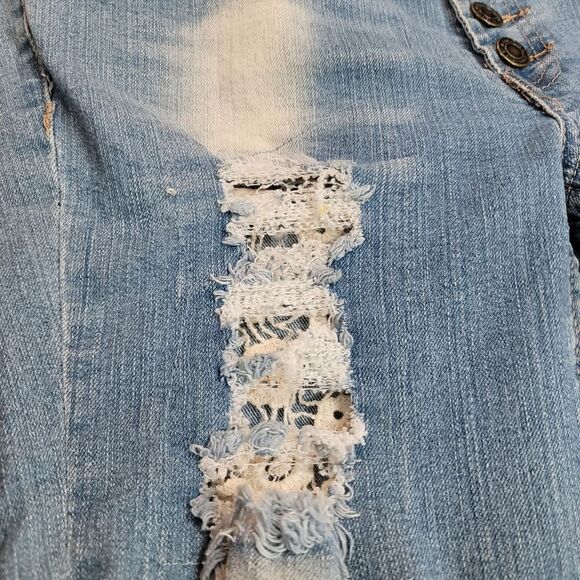 Rue21 Ripped denim jeans with flower lace - woman's size 7/8 - Picture 5 of 13
